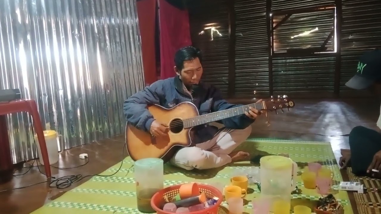 ama thai ploi phụng adoh wui toloi jrai