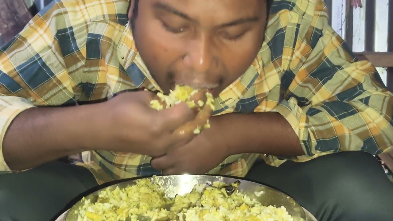 সিম আলু তরকারি একটা প্লেটে‌ 🤤