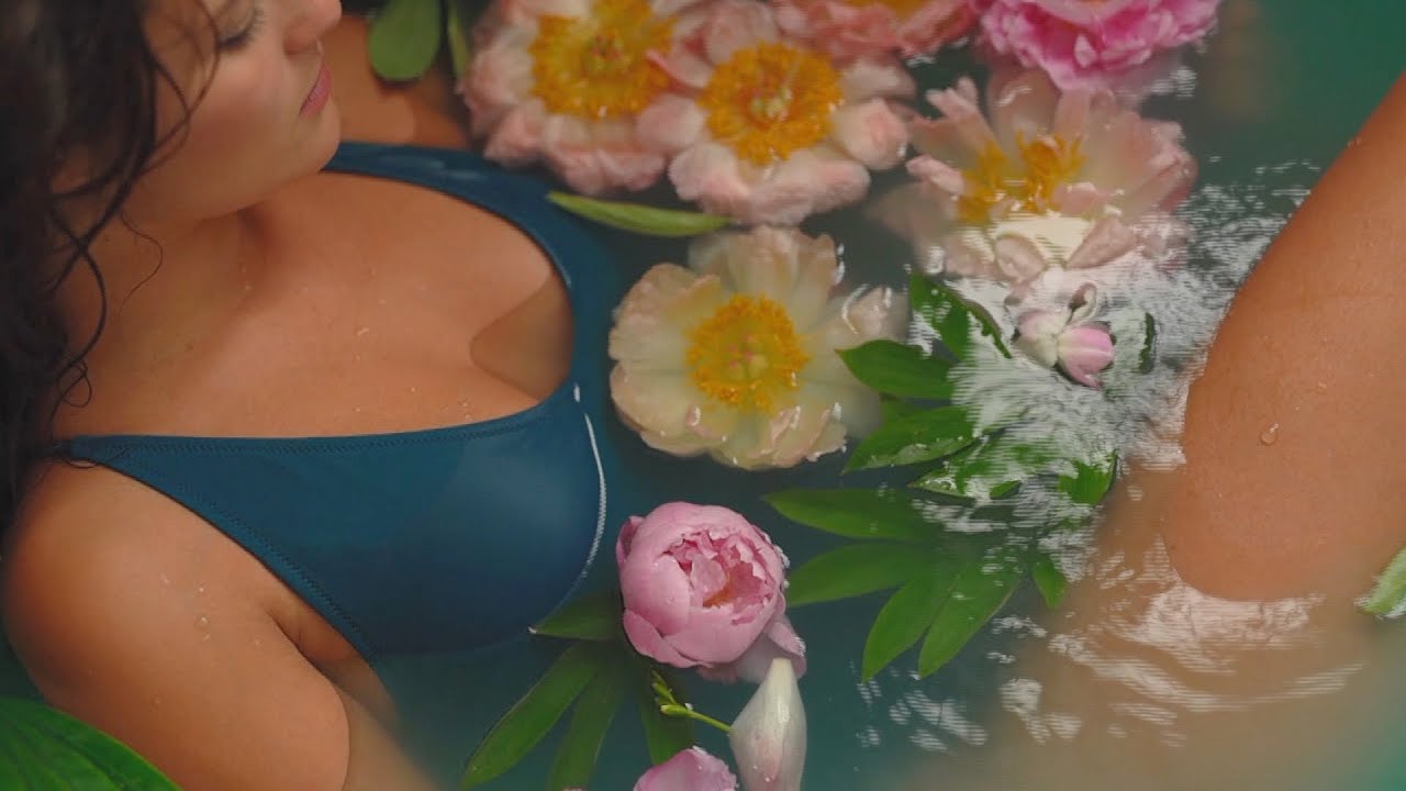 Watch Lorrèn - Tropical Commotion (Official Video) on YouTube Watch Lorrèn - Tropical Commotion (Official Video) on YouTube