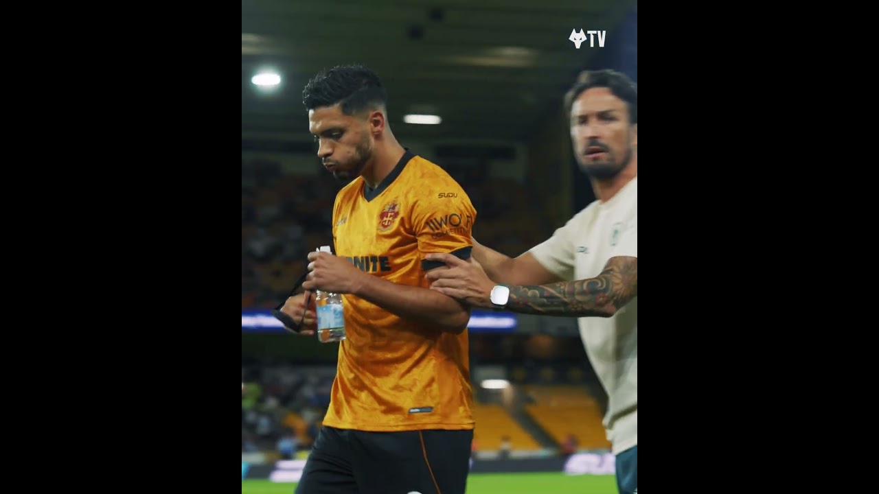 Amazing reception for Raul Jimenez's Wolves return 🧡