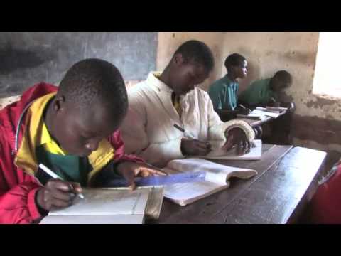 Edith Kaphuka - Ngwale Village, Malawi - Chichewa(Global Lives Project, 2007) ~08:01:03-08:16:04