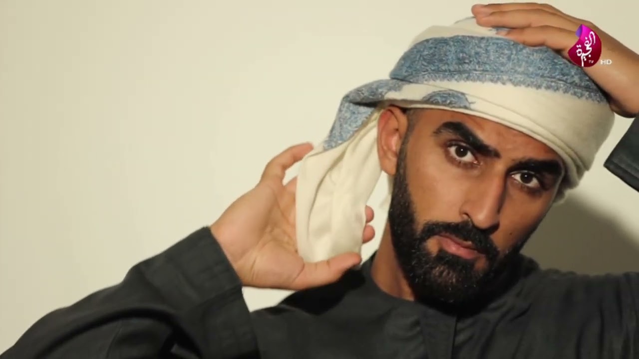 الفرق بين الكندورة الإماراتية الصيفية والشتوية وطرق بسيطة لربط الغترة