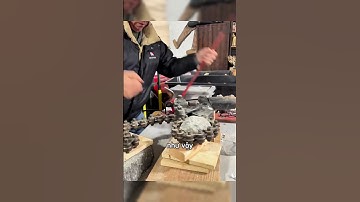 Người đàn ông tìm thấy một hòn đá có nước bên trong #shorts