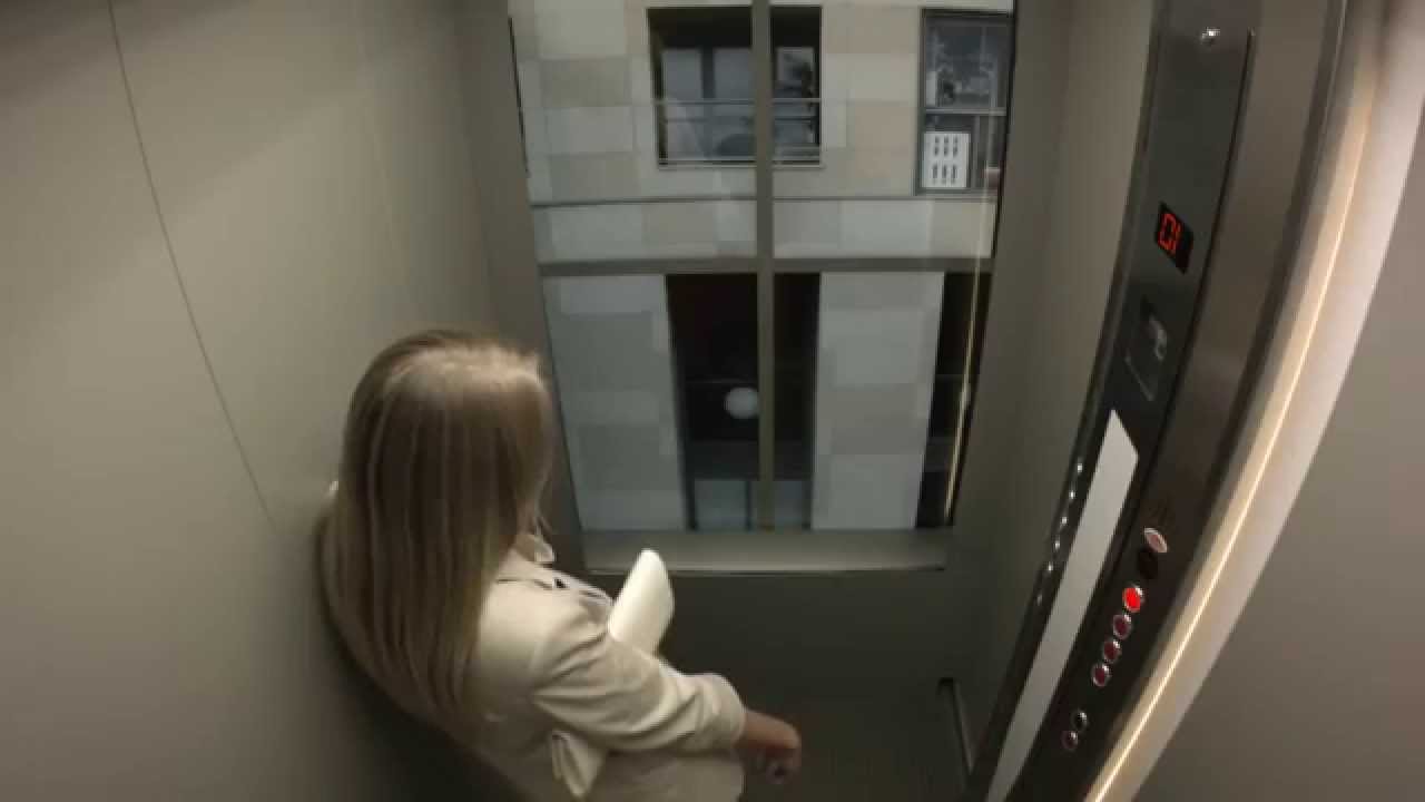 Скоростной лифт пробил крышу! / Fast Elevator Prank - YouTube