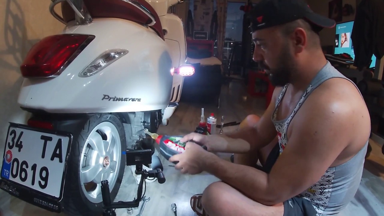 Vespa Primavera 150 Oil / Oil Filter Change. Engine Flush. Vespa Yağ ve