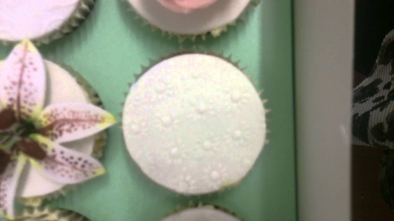 Sugar Lily, roses and embossed fondant in cupcakes