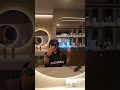 鏡の中がYouTube。ヒトリウエルネスは、美顔器具やドライヤーを使いながら観れちゃう。最新フィットネスクラブ月会費6980円～すごすぎた。