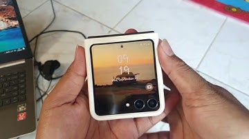 SAMSUNG Galaxy Z Flip 5: How to Lock or unlock edge panels Handle position (Android 13)