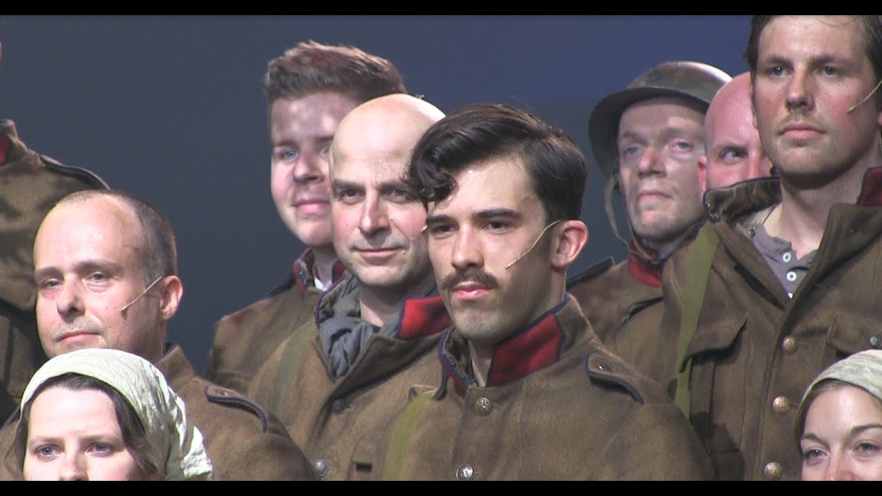 14-18 de musical: Toestormende premières en tribunes