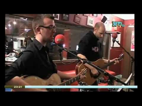 John C Fraser and Der Rudy covering Radiohead's High and Dry live on 3fm