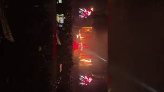 BMTH live, DCU Center, Worcester, Mass. End of THRONE at the end of the show. Confetti bombshells 🎉