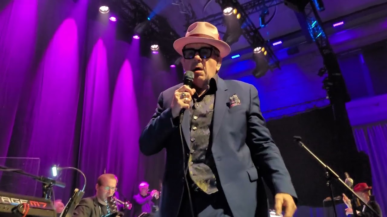 Elvis Costello & WDR Big Band - Watching The Detectives (2025-11-06, Kulturbahnhof, Aalen, GER)