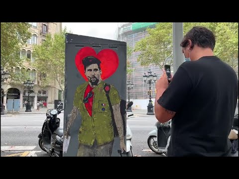 "Hasta siempre, comandante": el grafiti de despedida de Messi en las calles de Barcelona