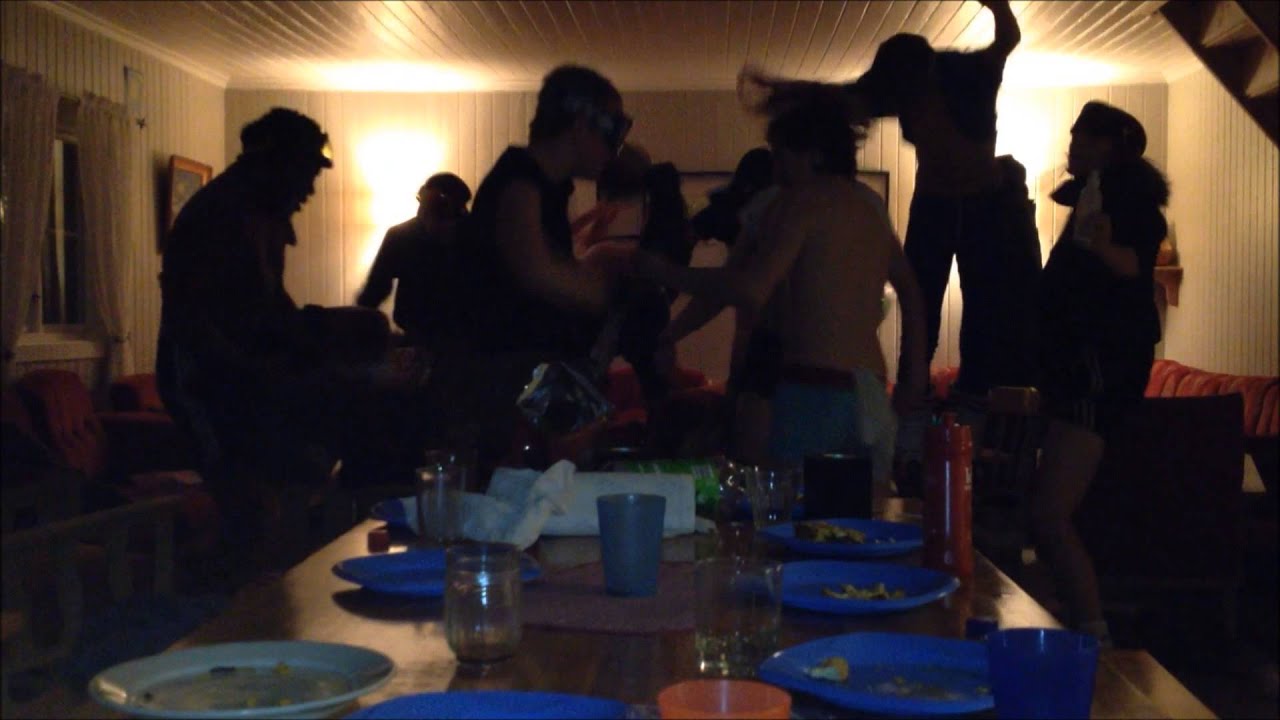 Harlem Shake (Half Naked Edition) - YouTube