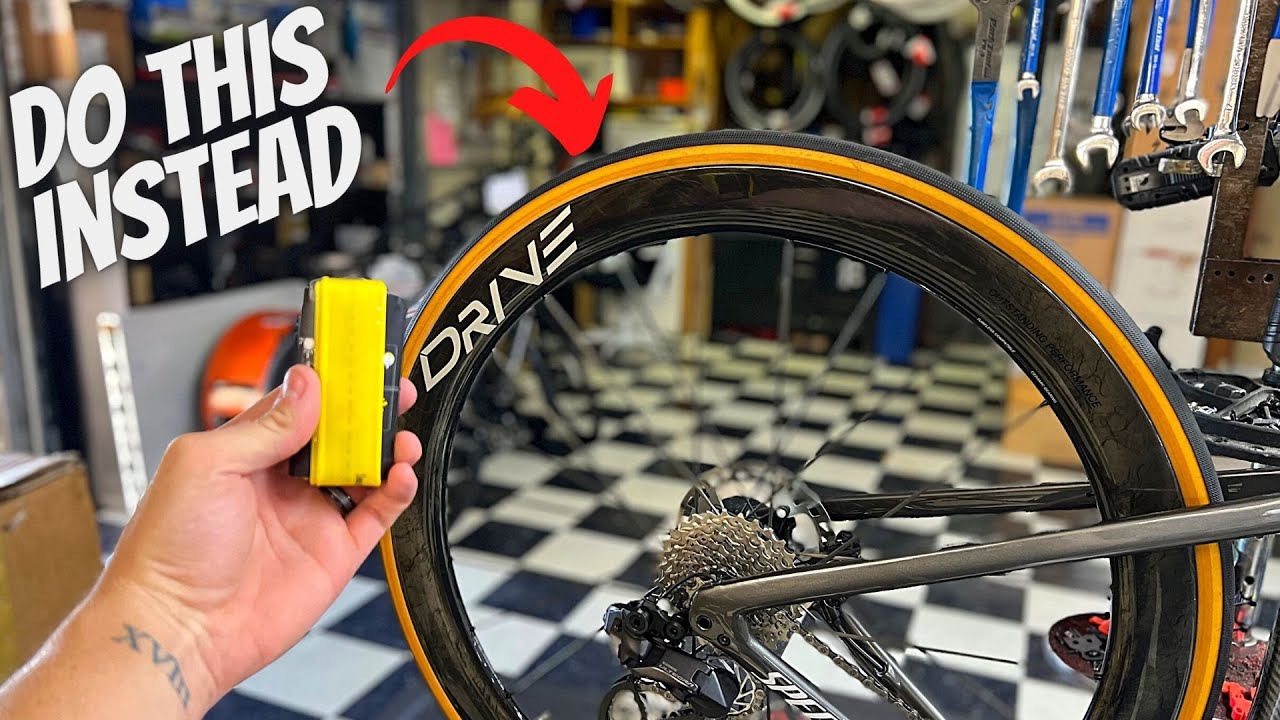 (BIKE MECHANIC) REMOVING AND CHANGING A BICYCLE TUBE *THE EASY WAY