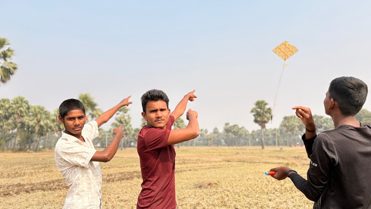 उधर देखों पतंग भाग गई| || UDHAR DEKH! PATANG BHAG GAYI! 😂🪁🔥 😂🪁 #Patang #DesiMasti