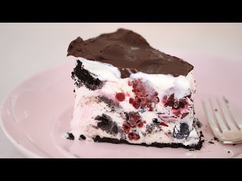 Video: Ice Cream Cake With Cherries