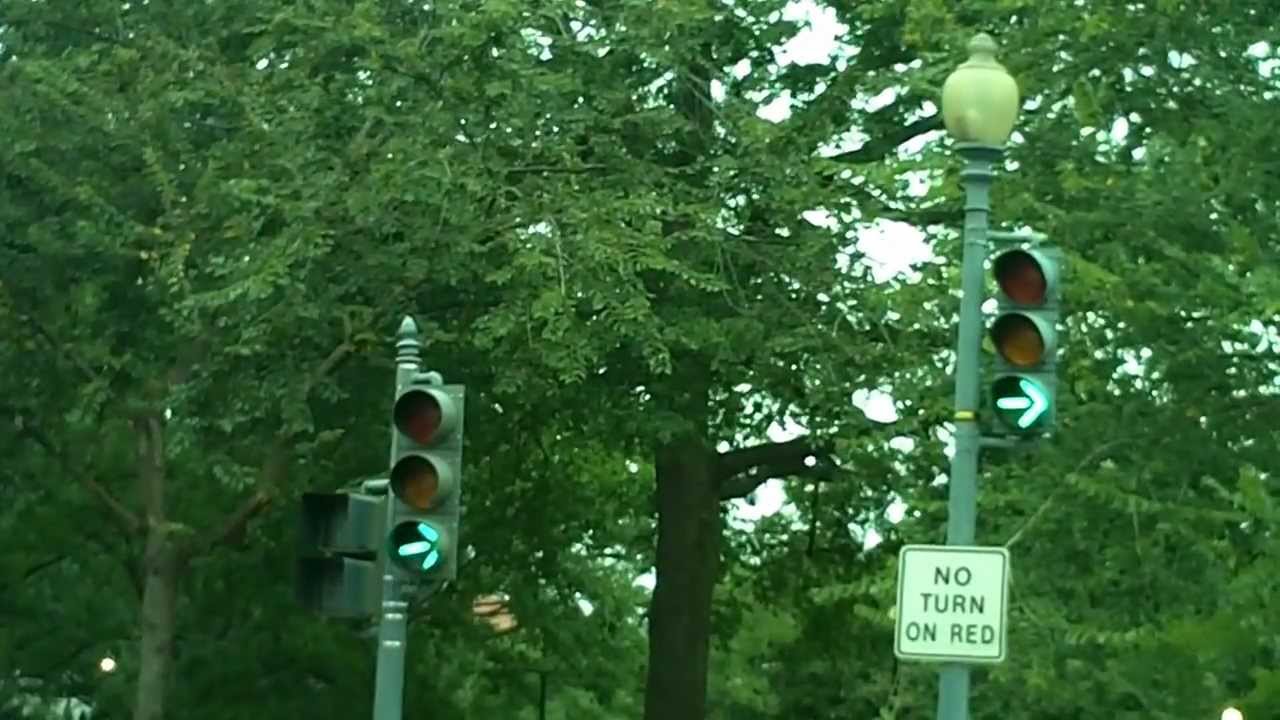 Green traffic light, green arrow: rules, features Green traffic light, green arrow: rules, features