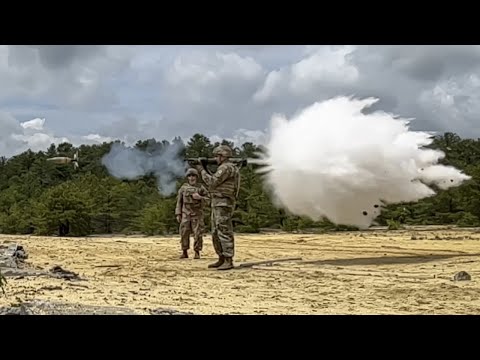 미 육군이 먼저 능력을 인정한 스웨덴 휴대용 <strong>대전차</strong> <strong>무기</strong> AT4,   일회용 견상식 로켓 추진식 <strong>대전차</strong> <strong>무기</strong> AT4 실사격 훈련