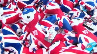 Souvenir shops pop up across London