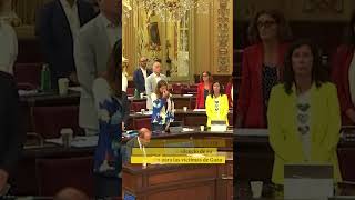 Diputados de Vox en Baleares golpean sus mesas mientras la izquierda permanece en silencio por Gaza