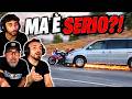 Si porta via una MOTO con la macchina… e NON SI FERMA! ????