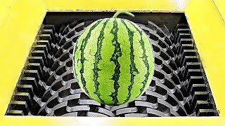 Watermelon VS Shredder ！How was the watermelon swallowed? This process is terrible ！