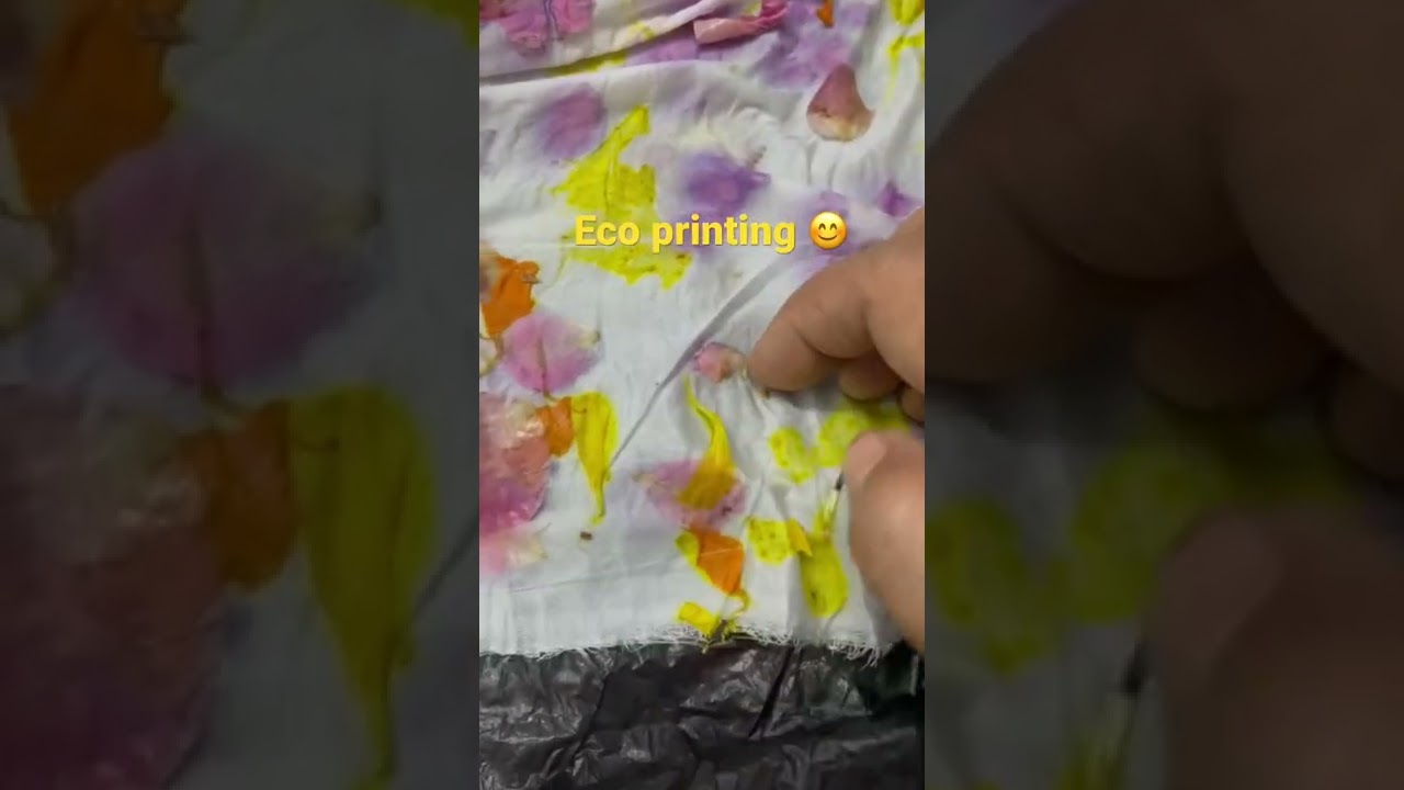 Bundle dye with flowers #diy #dye #ecoprint #dyed #fabric