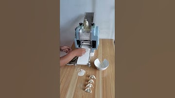 #饺子皮机 包饺子就是如此简单，做出的面皮和手工一样，中间厚两边薄，而且产量高