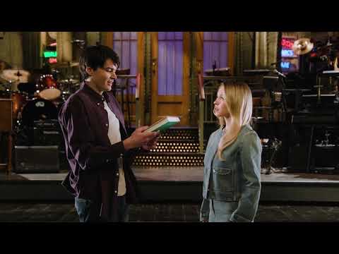 Sydney Sweeney And Michael Longfellow Have An SNL Meet Cute 