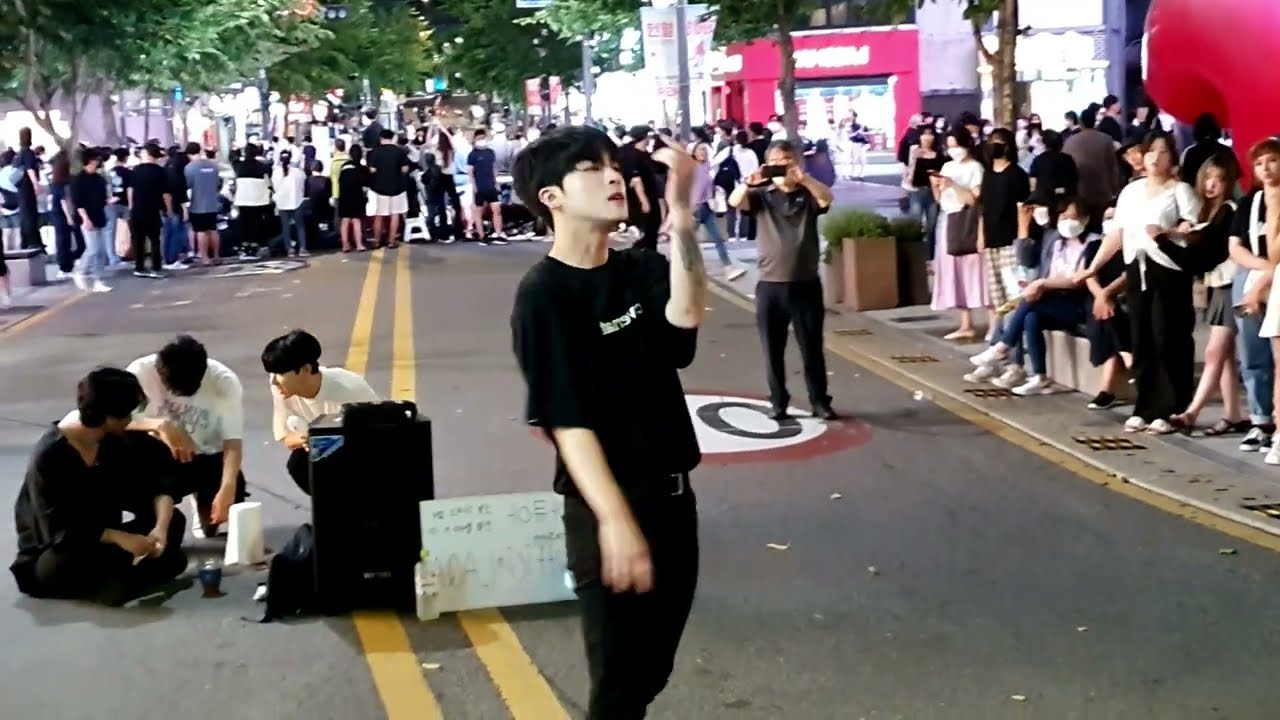 SATURDAY. AQA. HUYU (LEE TAEYOUNG). IDOL STYLE SUPERB SINCHON ROAD BUSKING. WITH GOOD MANNERS.