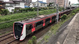 京成線ユーカリが丘駅を発車する都営5500形5507F編成