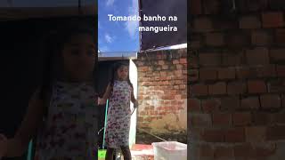 Infância Tomando Banho De Mangueira