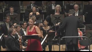 Elina Garanca. "Vai lavar a cara" (Popular, arr. Durán). Sinfónica de Galicia/K. M. Chichon