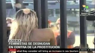 Feminists get undressed against prostitution in Kiev Resimi
