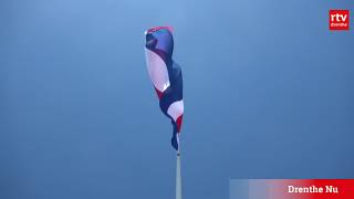 Wat zijn de protocollen bij het ophangen van de vlag?