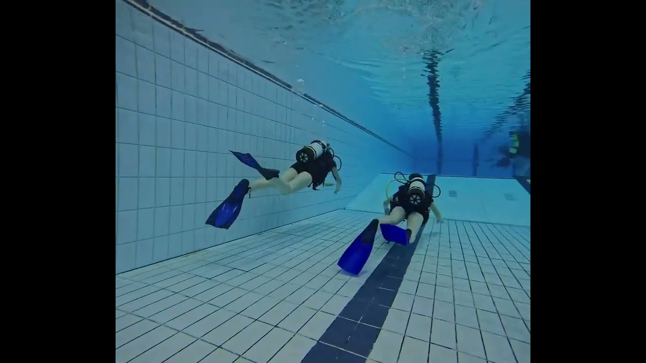 Nadia & Maja Try Dive Experience With Wigan Scuba Divers 
