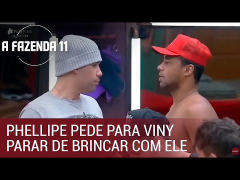 Phellipe pede para Viny parar de brincar com ele | A Fazenda