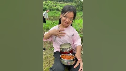 最近挺烦的，我也来摇摇头，把烦恼摇出来#三姐# 摇摇头把烦恼摇出来 # 我的乡村生活