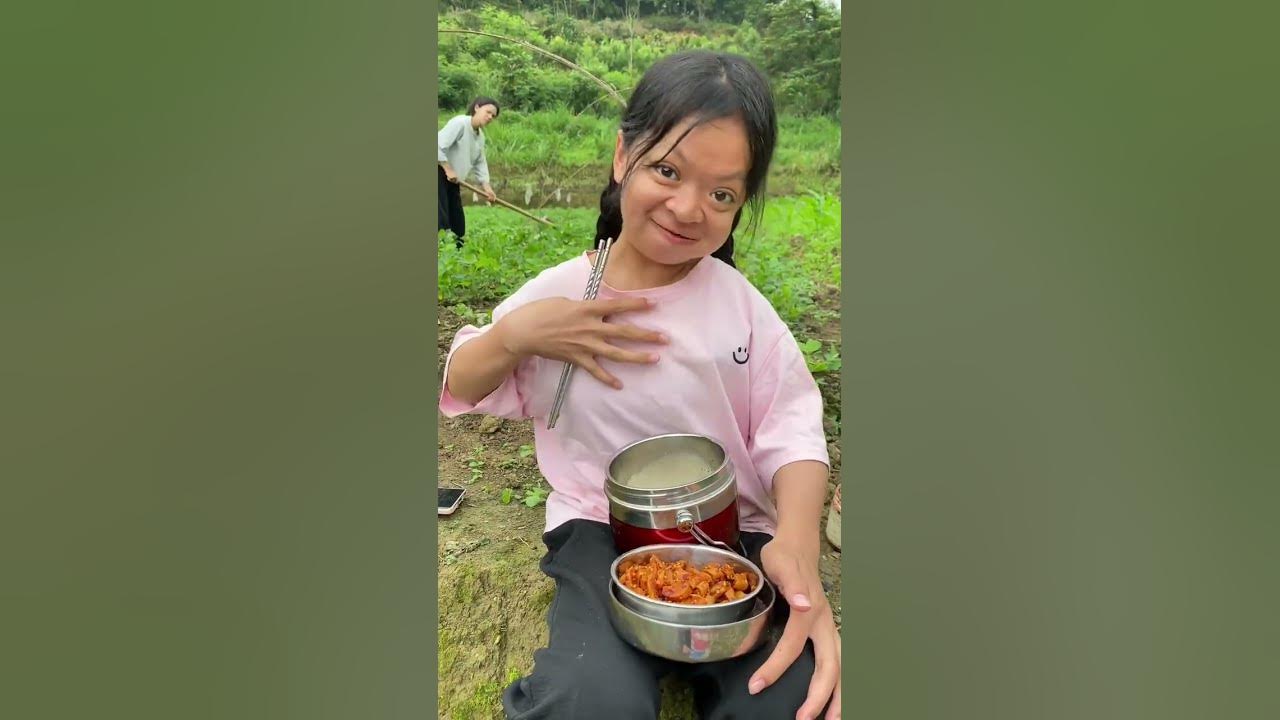 最近挺烦的,我也来摇摇头,把烦恼摇出来#三姐# 摇摇头把烦恼摇出来 # 我的乡村生活 最近挺烦的,我也来摇摇头,把烦恼摇出来#三姐# 摇摇头把烦恼摇出来 # 我的乡村生活