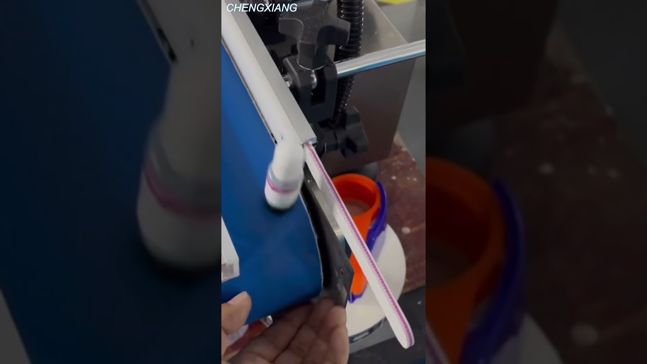 Affordable round bottle labeling machine丨Small round bottle sticker label applicator