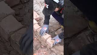 Laying bricks #bricklaying #youtube #youtubeshorts #youtubeislife