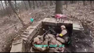 Русский расстрелял двух украинских солдат ВСУ в окопе!
