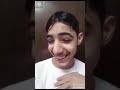 شاب يعمل حركات ع اغنيه ام كلثوم اه منو الهوا