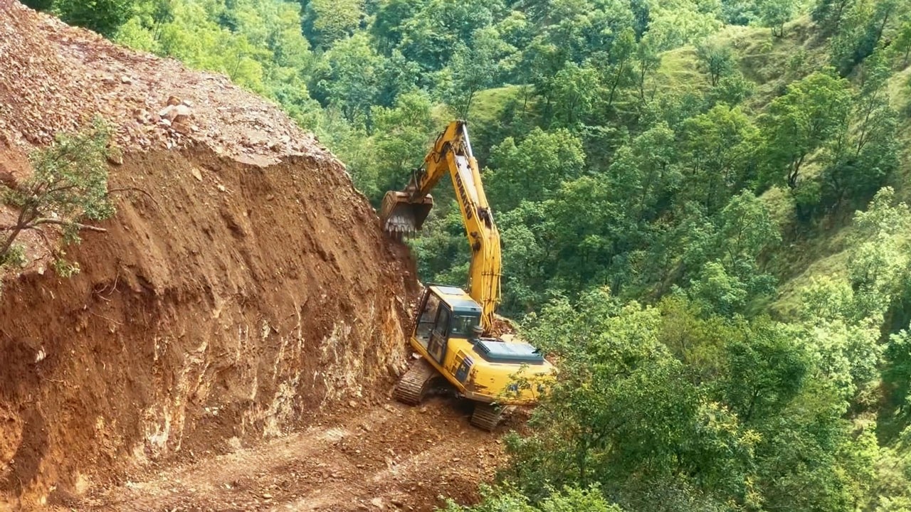 Unbelievable Mountain Road Construction | Excavator Operator's Most Dangerous Job Ever!