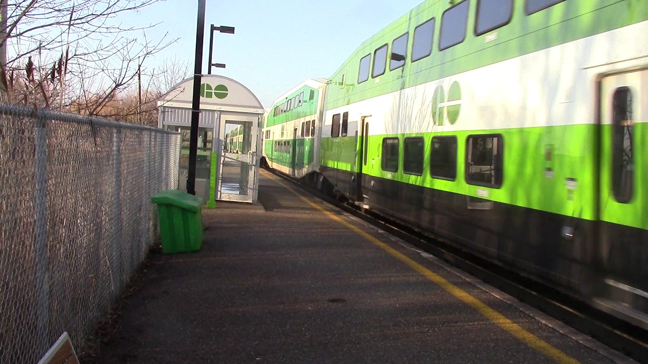 GO Transit train at Rouge Hill station. - YouTube