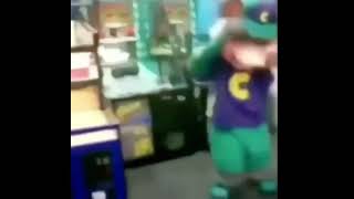 Chuck E Cheese dancing to Scatman