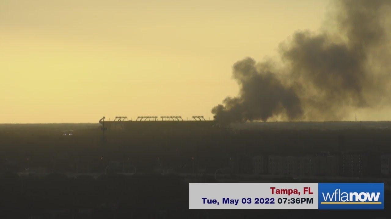 Tampa scrap yard fire sends smoke billowing into sky - YouTube