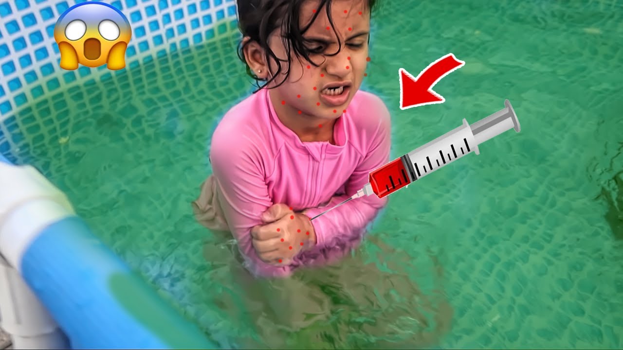 مسبح جوجو صار أخضر وطلع لها حساسية 💉😭 والدكتور يعطيها 💉شوفو شو صار ! سوالف بناتي