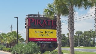 Fans pay respects to Dolly Parton in Panama City Beach